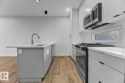 11711 129 Street, Edmonton, AB - Indoor Photo Showing Kitchen With Upgraded Kitchen