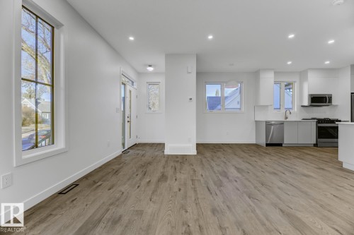 11711 129 Street, Edmonton, AB - Indoor