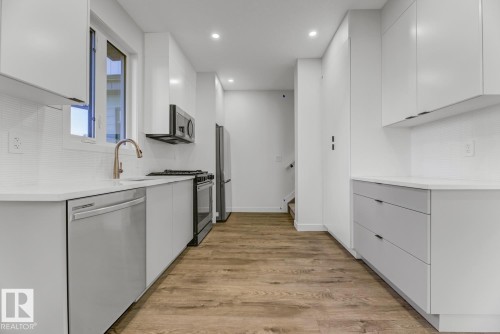 11711 129 Street, Edmonton, AB - Indoor Photo Showing Kitchen