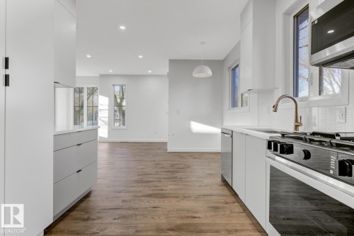 11711 129 Street, Edmonton, AB - Indoor Photo Showing Kitchen With Upgraded Kitchen