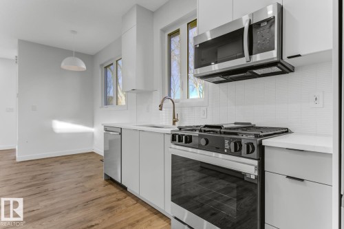 11711 129 Street, Edmonton, AB - Indoor Photo Showing Kitchen With Upgraded Kitchen