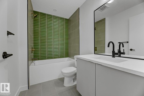 11711 129 Street, Edmonton, AB - Indoor Photo Showing Bathroom