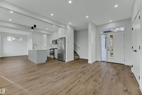 11711 129 Street, Edmonton, AB - Indoor Photo Showing Kitchen