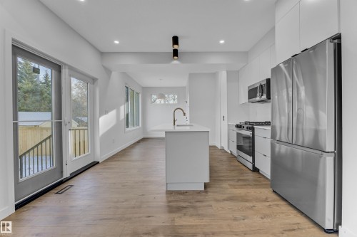 11711 129 Street, Edmonton, AB - Indoor Photo Showing Kitchen