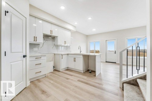 143 Pierwyck Loop, Spruce Grove, AB - Indoor Photo Showing Kitchen With Upgraded Kitchen