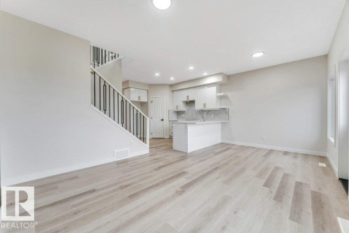143 Pierwyck Loop, Spruce Grove, AB - Indoor Photo Showing Kitchen