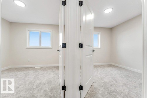 143 Pierwyck Loop, Spruce Grove, AB - Indoor Photo Showing Other Room