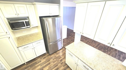 11447 127 Street, Edmonton, AB - Indoor Photo Showing Kitchen