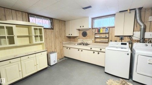 11447 127 Street, Edmonton, AB - Indoor Photo Showing Laundry Room