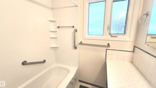 11447 127 Street, Edmonton, AB - Indoor Photo Showing Bathroom