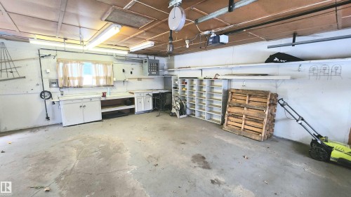 11447 127 Street, Edmonton, AB - Indoor Photo Showing Garage