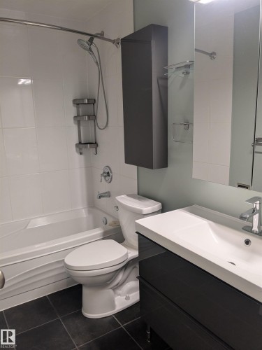 J 16405 89 Avenue, Edmonton, AB - Indoor Photo Showing Bathroom