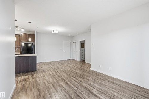 307 812 Welsh Drive, Edmonton, AB - Indoor Photo Showing Kitchen
