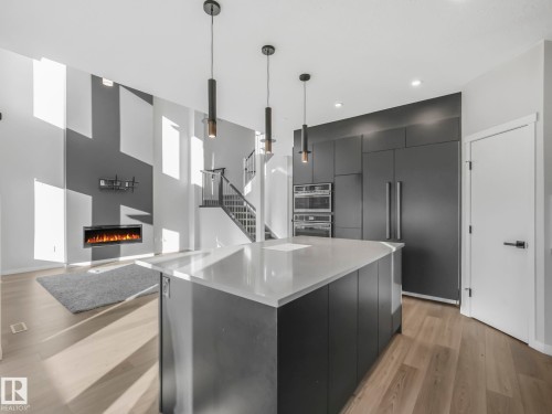 1212 25 Street, Edmonton, AB - Indoor Photo Showing Kitchen With Upgraded Kitchen