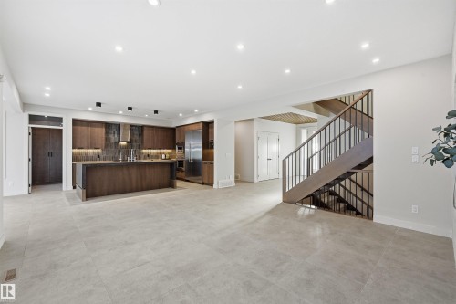 6038 Crawford Drive, Edmonton, AB - Indoor