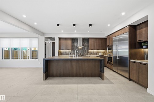 6038 Crawford Drive, Edmonton, AB - Indoor Photo Showing Kitchen With Upgraded Kitchen
