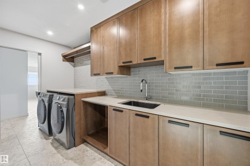 6038 Crawford Drive, Edmonton, AB - Indoor Photo Showing Laundry Room