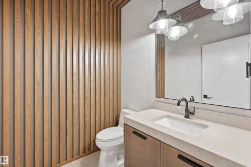 6038 Crawford Drive, Edmonton, AB - Indoor Photo Showing Bathroom