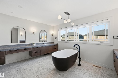 6038 Crawford Drive, Edmonton, AB - Indoor