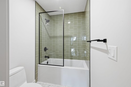 6038 Crawford Drive, Edmonton, AB - Indoor Photo Showing Bathroom
