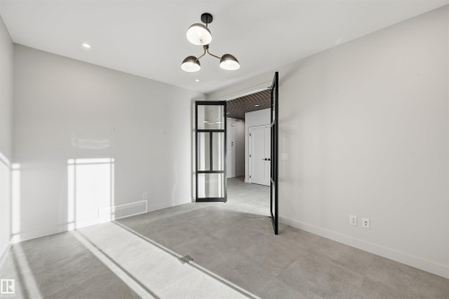 6038 Crawford Drive, Edmonton, AB - Indoor Photo Showing Other Room