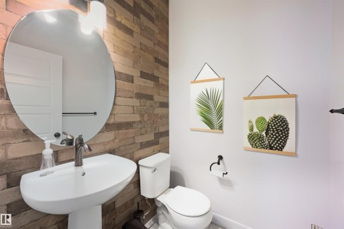 9720 223 Street, Edmonton, AB - Indoor Photo Showing Bathroom