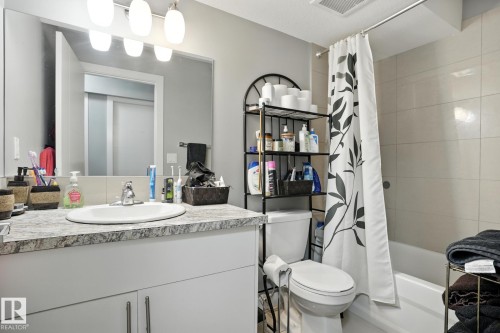 10436 154 Street, Edmonton, AB - Indoor Photo Showing Bathroom