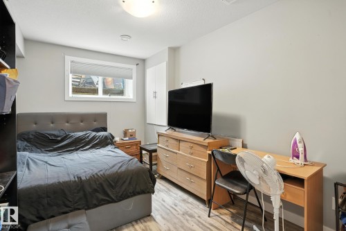 10436 154 Street, Edmonton, AB - Indoor Photo Showing Bedroom