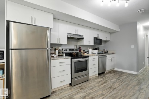10438 154 Street, Edmonton, AB - Indoor Photo Showing Kitchen With Stainless Steel Kitchen