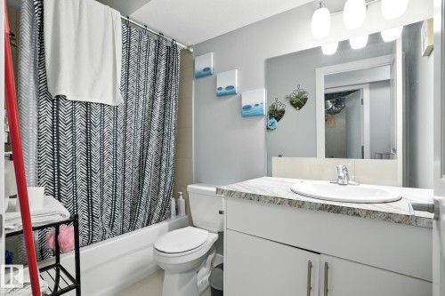 10438 154 Street, Edmonton, AB - Indoor Photo Showing Bathroom