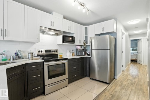 10438 154 Street, Edmonton, AB - Indoor Photo Showing Kitchen With Stainless Steel Kitchen With Upgraded Kitchen