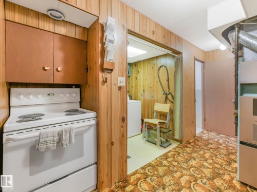 11412 134A Avenue, Edmonton, AB - Indoor Photo Showing Kitchen