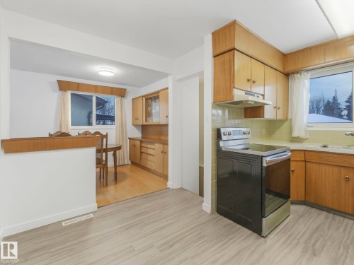11412 134A Avenue, Edmonton, AB - Indoor Photo Showing Kitchen
