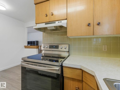 11412 134A Avenue, Edmonton, AB - Indoor Photo Showing Kitchen