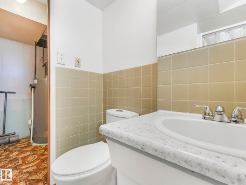 11412 134A Avenue, Edmonton, AB - Indoor Photo Showing Bathroom