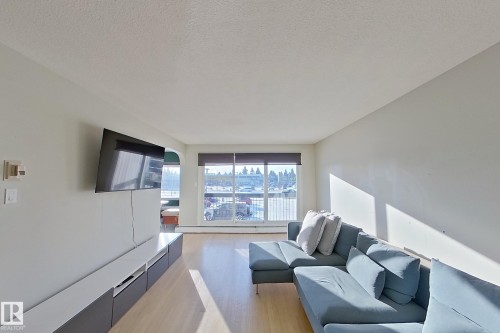 207 11420 40 Avenue, Edmonton, AB - Indoor Photo Showing Living Room