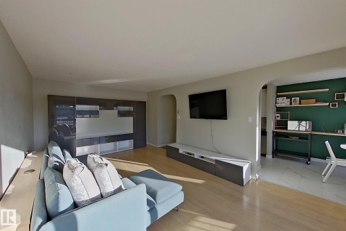 207 11420 40 Avenue, Edmonton, AB - Indoor Photo Showing Living Room