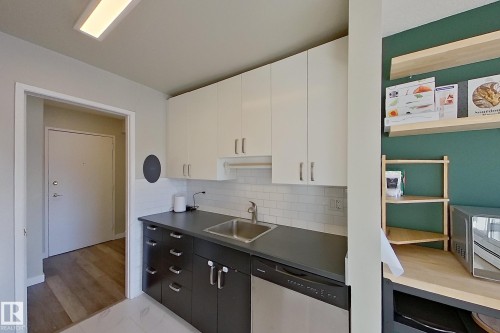 207 11420 40 Avenue, Edmonton, AB - Indoor Photo Showing Kitchen