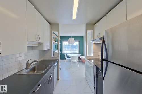207 11420 40 Avenue, Edmonton, AB - Indoor Photo Showing Kitchen With Upgraded Kitchen