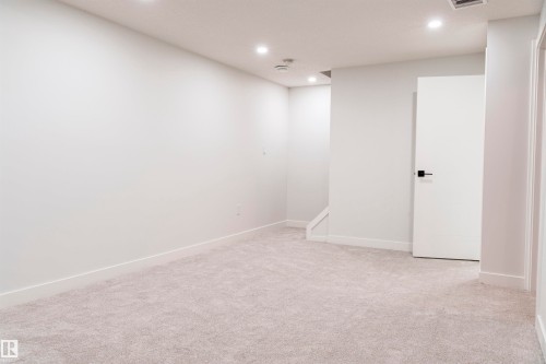 18418 62B Avenue, Edmonton, AB - Indoor Photo Showing Other Room
