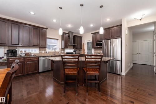 22 Vale Terrace, Fort Saskatchewan, AB - Indoor Photo Showing Kitchen With Upgraded Kitchen