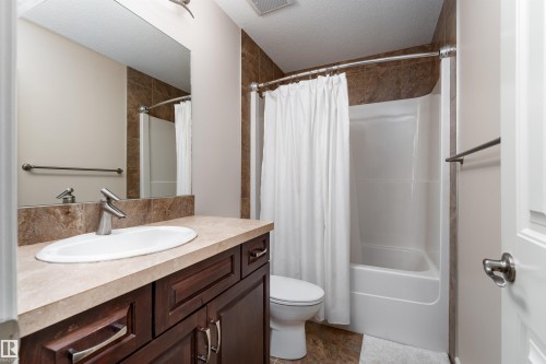 22 Vale Terrace, Fort Saskatchewan, AB - Indoor Photo Showing Bathroom