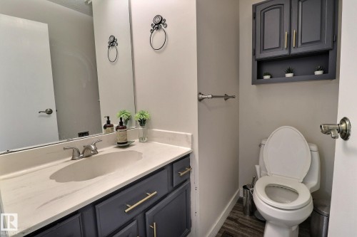 5315 39 Avenue, Edmonton, AB - Indoor Photo Showing Bathroom