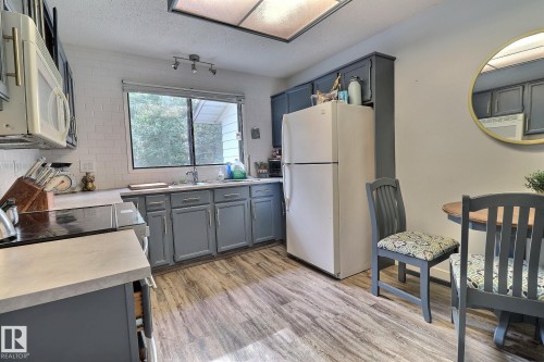 5315 39 Avenue, Edmonton, AB - Indoor Photo Showing Kitchen