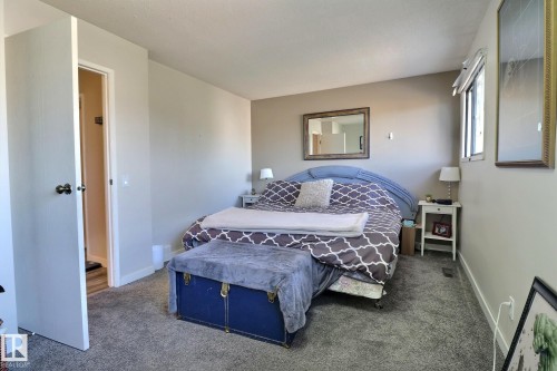 5315 39 Avenue, Edmonton, AB - Indoor Photo Showing Bedroom
