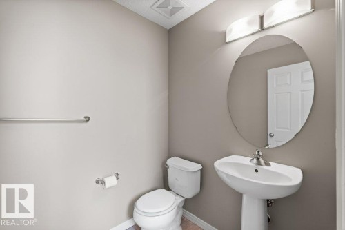 7011 Strom Lane, Edmonton, AB - Indoor Photo Showing Bathroom