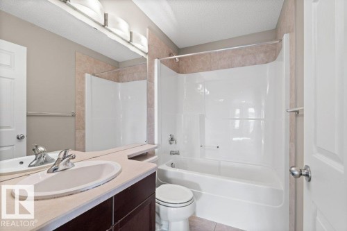 7011 Strom Lane, Edmonton, AB - Indoor Photo Showing Bathroom