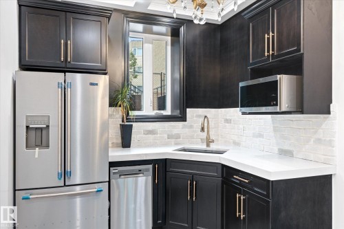 11833 102 Avenue, Edmonton, AB - Indoor Photo Showing Kitchen With Upgraded Kitchen