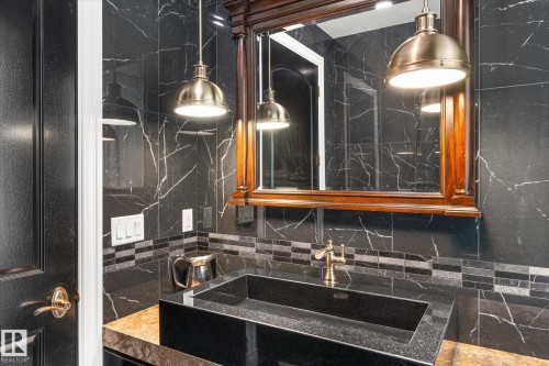 11833 102 Avenue, Edmonton, AB - Indoor Photo Showing Other Room