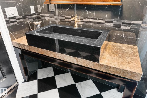 11833 102 Avenue, Edmonton, AB - Indoor